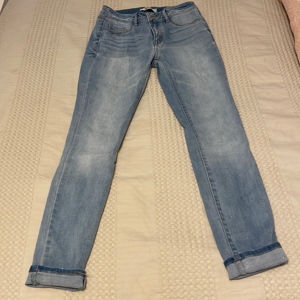 light wash basic stretchy jeans